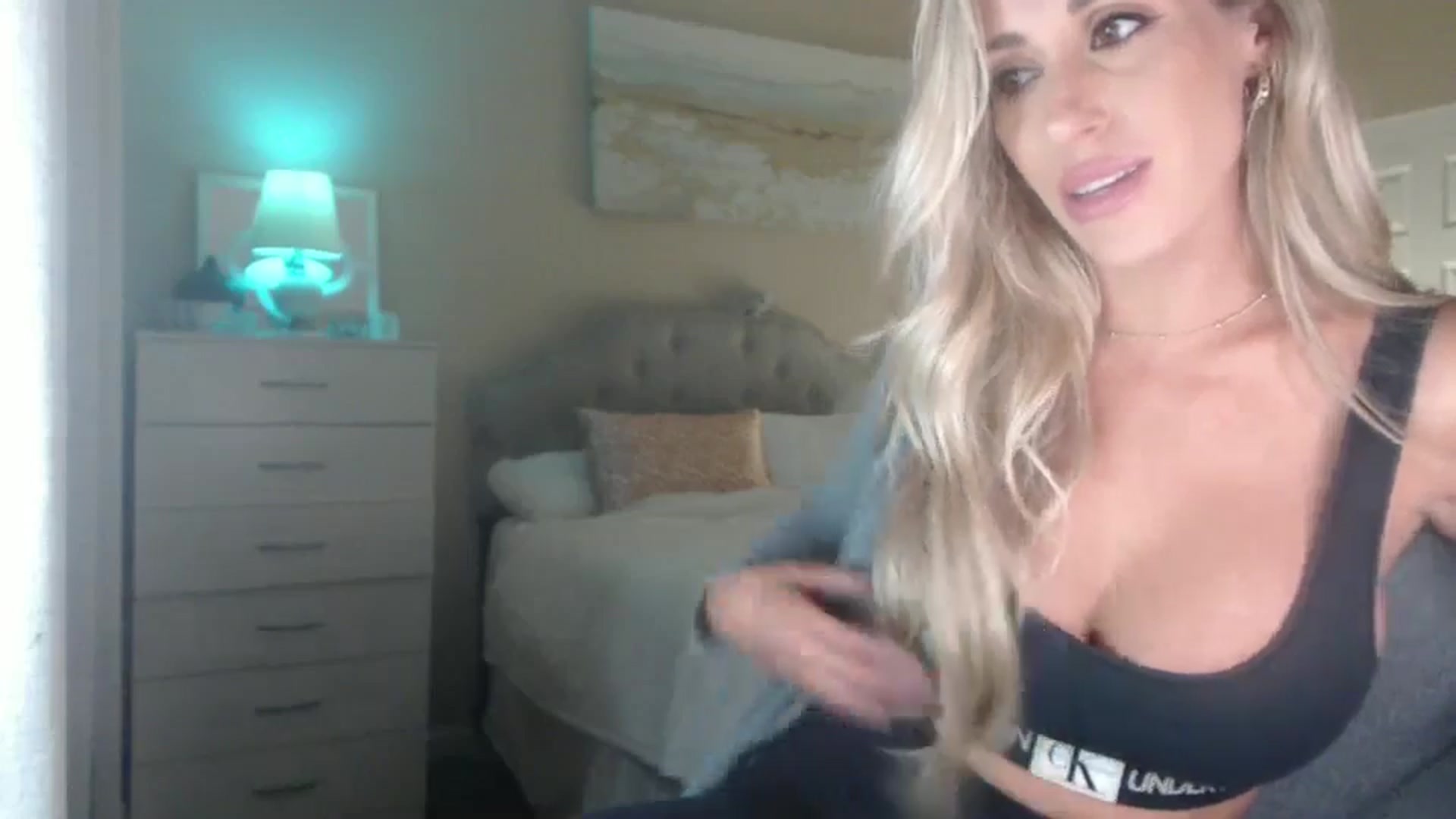Gallery image thumbnail from Queen_bambii's myfreecams stream on, 09/13/2024, 06:36 image 3 of 20