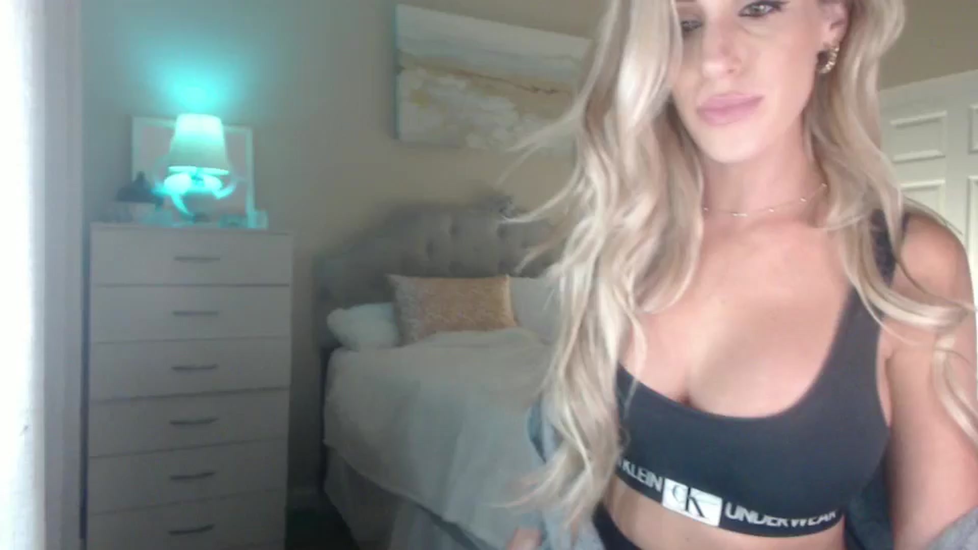 Gallery image thumbnail from Queen_bambii's myfreecams stream on, 09/13/2024, 06:36 image 1 of 20