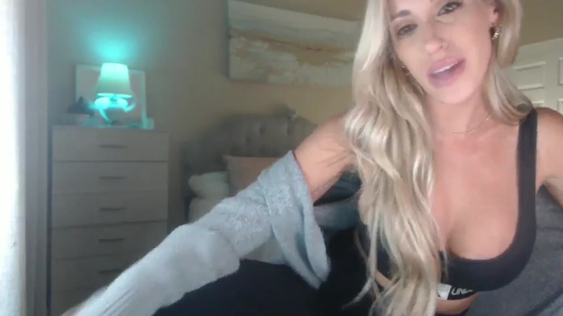 Gallery image thumbnail from Queen_bambii's myfreecams stream on, 09/13/2024, 06:36 image 10 of 20