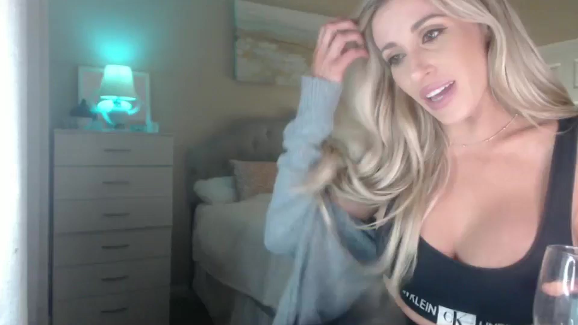 Gallery image thumbnail from Queen_bambii's myfreecams stream on, 09/13/2024, 06:36 image 8 of 20