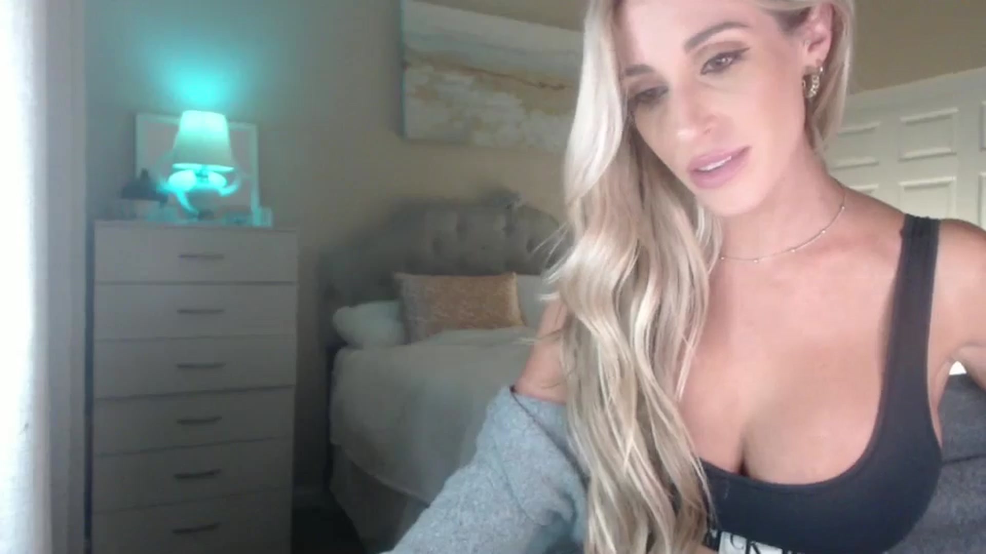 Gallery image thumbnail from Queen_bambii's myfreecams stream on, 09/13/2024, 06:36 image 13 of 20