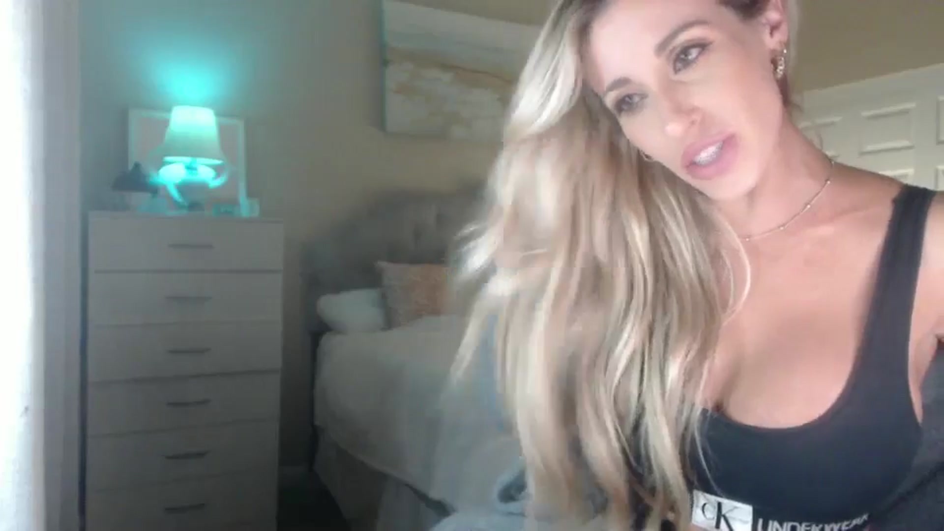 Gallery image thumbnail from Queen_bambii's myfreecams stream on, 09/13/2024, 06:36 image 7 of 20