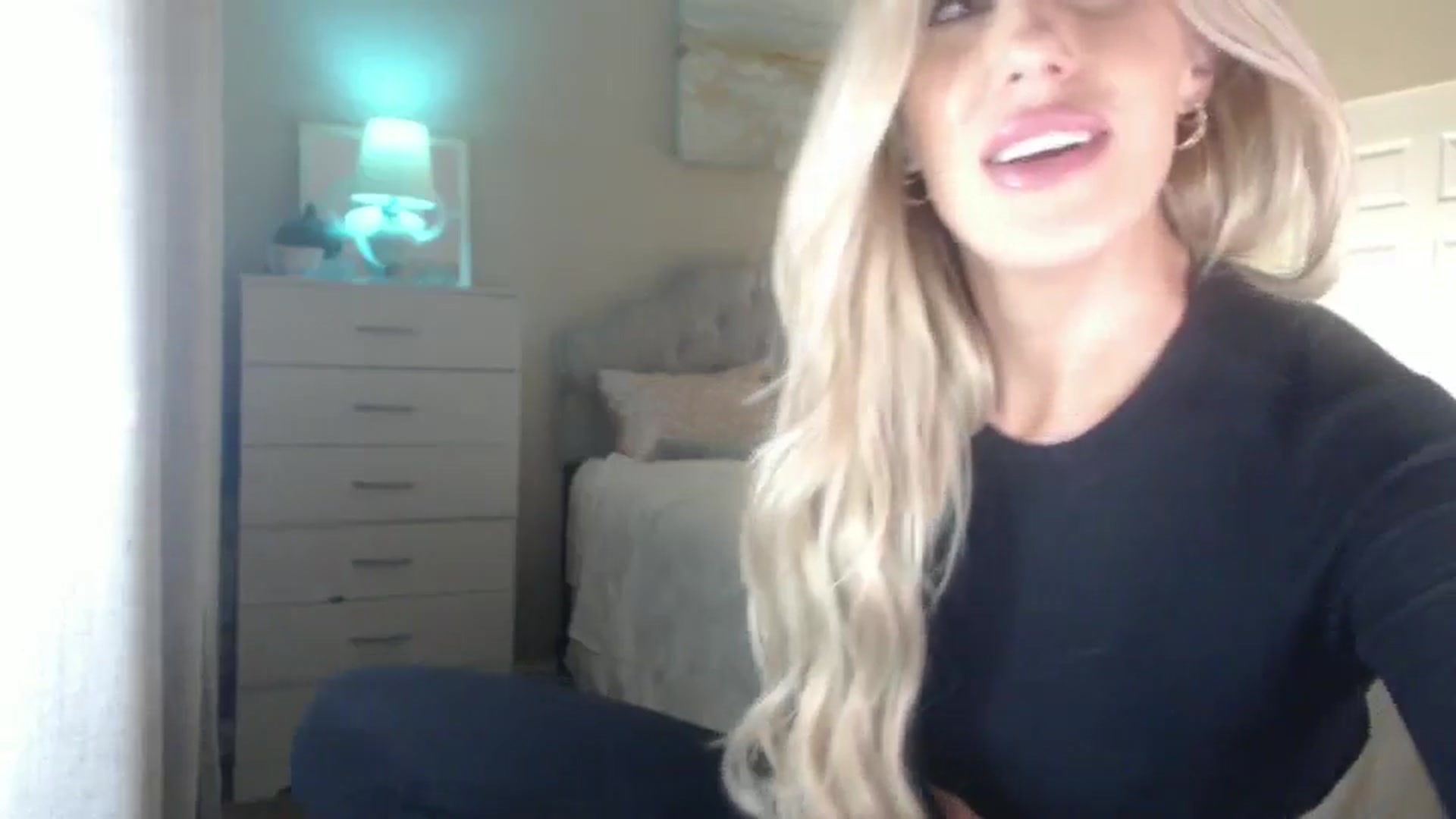 Gallery image thumbnail from Queen_bambii's myfreecams stream on, 09/24/2024, 06:01 image 10 of 20