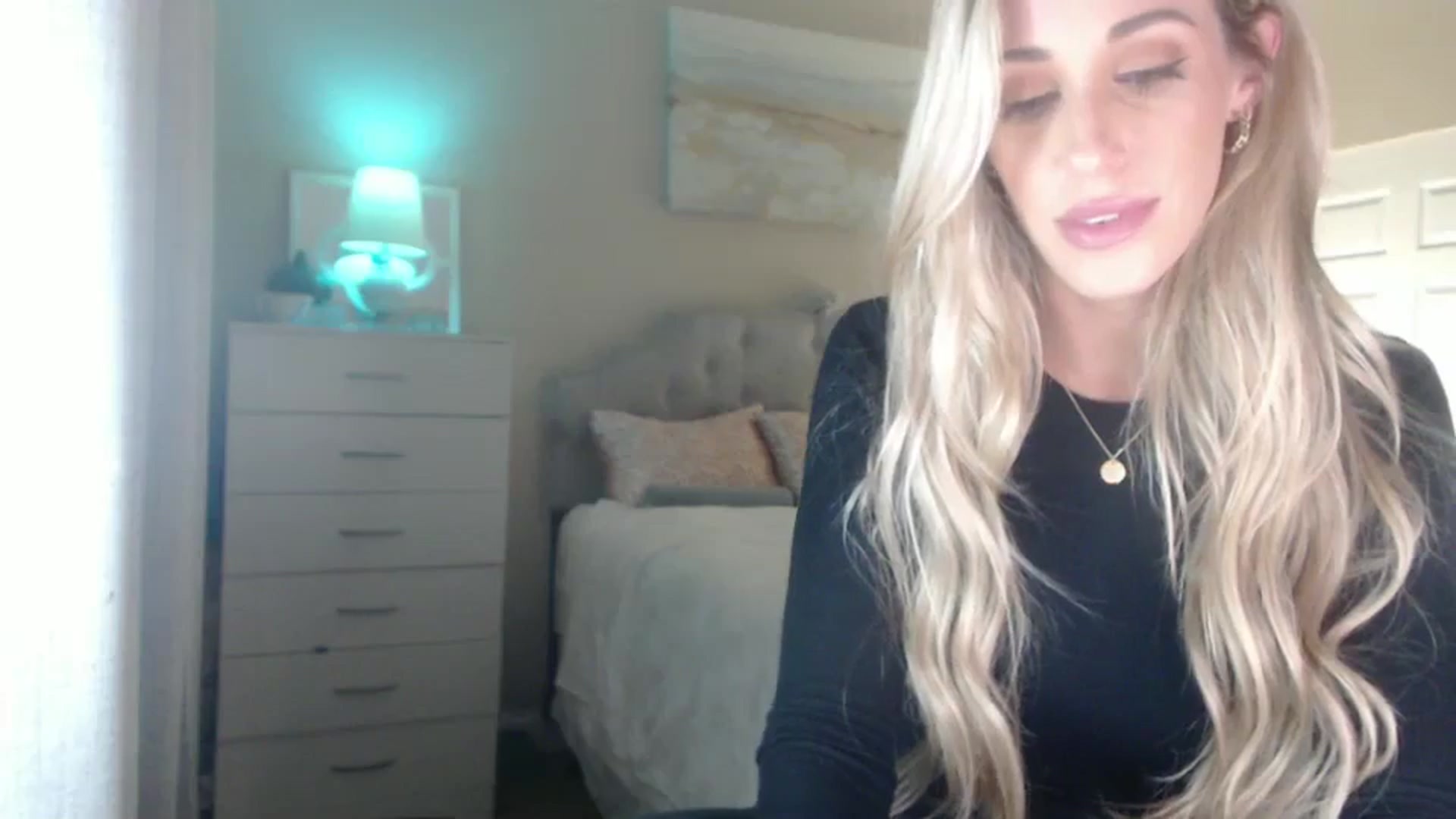 Gallery image thumbnail from Queen_bambii's myfreecams stream on, 09/24/2024, 06:01 image 3 of 20