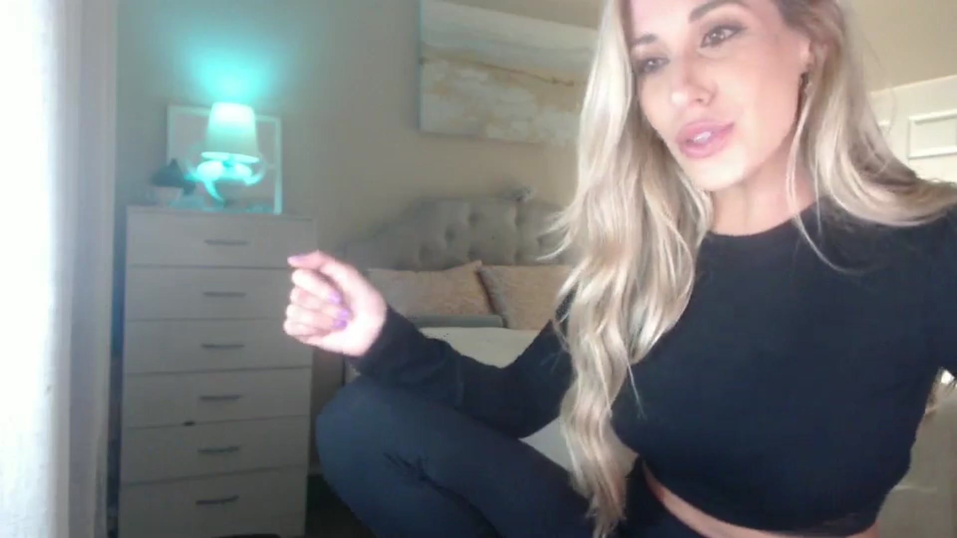 Gallery image thumbnail from Queen_bambii's myfreecams stream on, 09/24/2024, 06:01 image 8 of 20