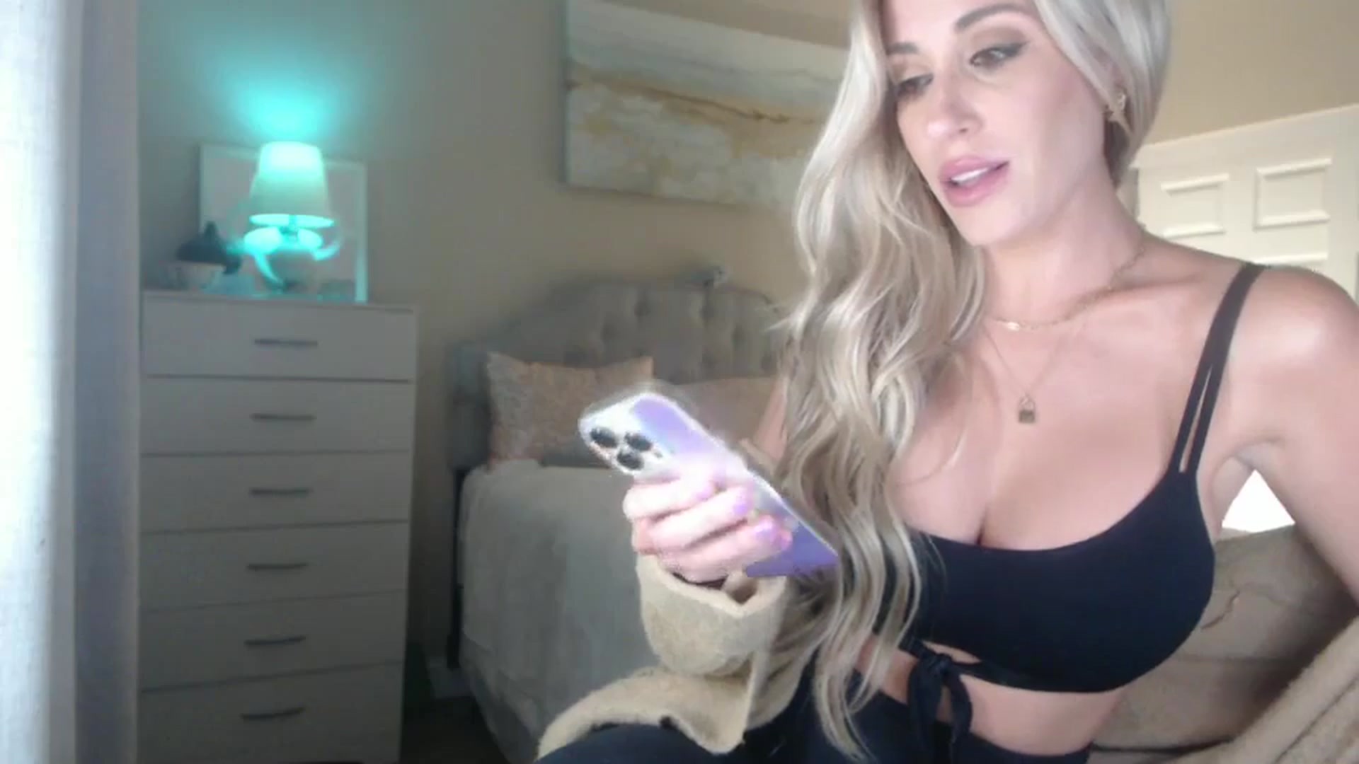 Gallery image thumbnail from Queen_bambii's myfreecams stream on, 09/26/2024, 06:30 image 6 of 20