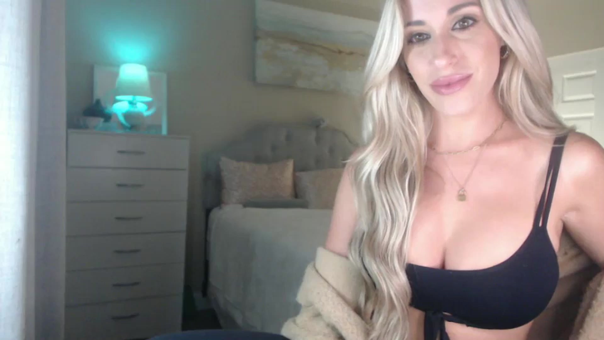 Gallery image thumbnail from Queen_bambii's myfreecams stream on, 09/26/2024, 06:30 image 18 of 20