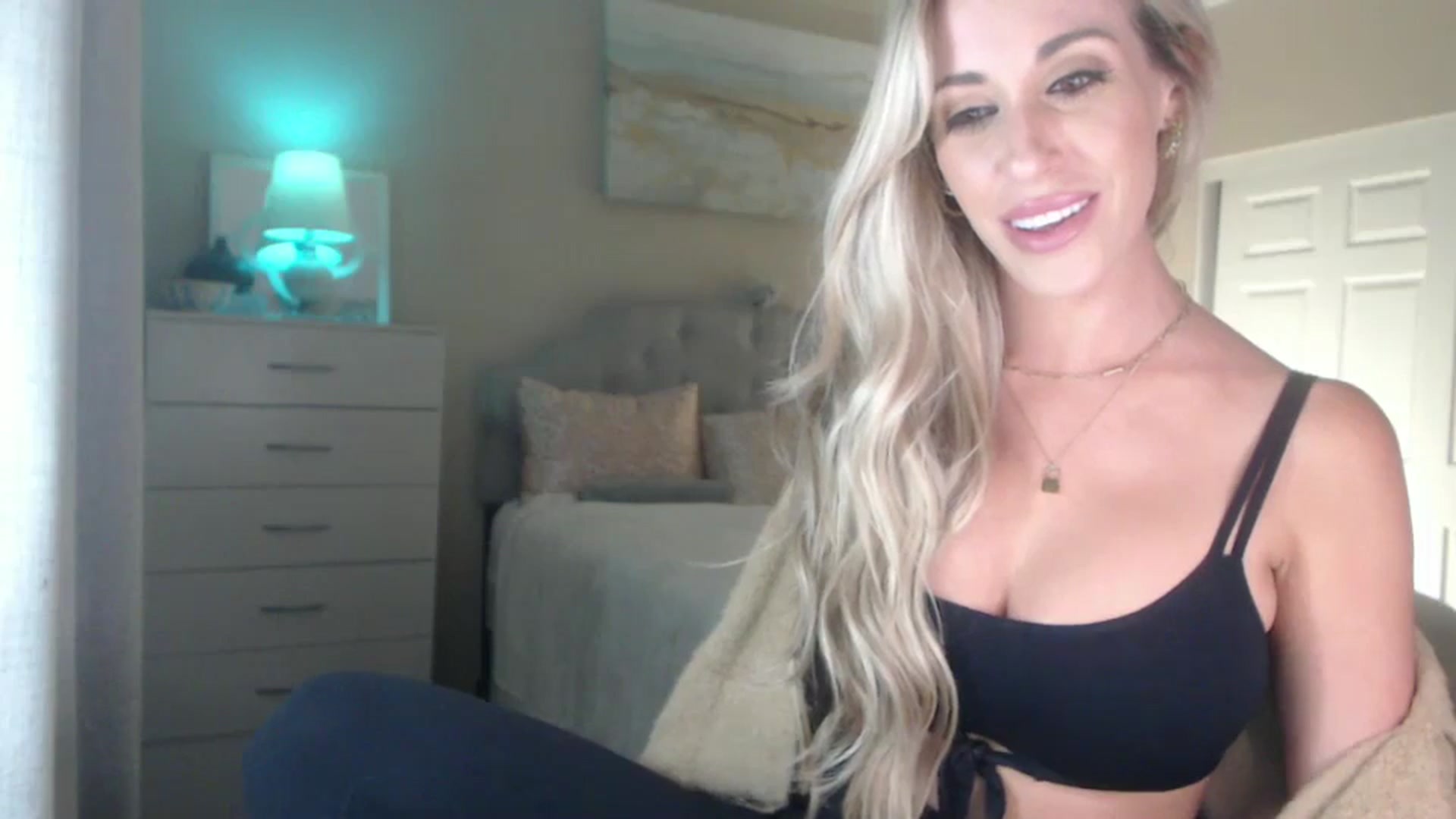 Gallery image thumbnail from Queen_bambii's myfreecams stream on, 09/26/2024, 06:30 image 9 of 20