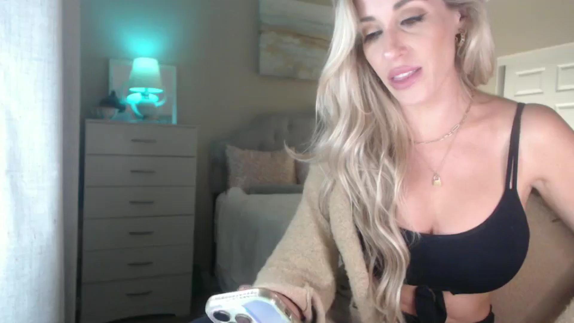 Gallery image thumbnail from Queen_bambii's myfreecams stream on, 09/26/2024, 07:55 image 7 of 20