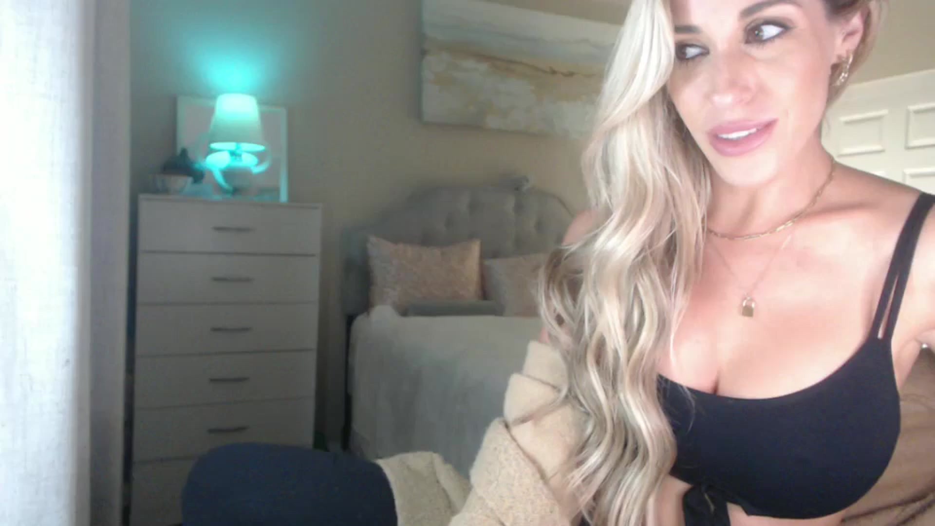 Gallery image thumbnail from Queen_bambii's myfreecams stream on, 09/26/2024, 07:55 image 1 of 20