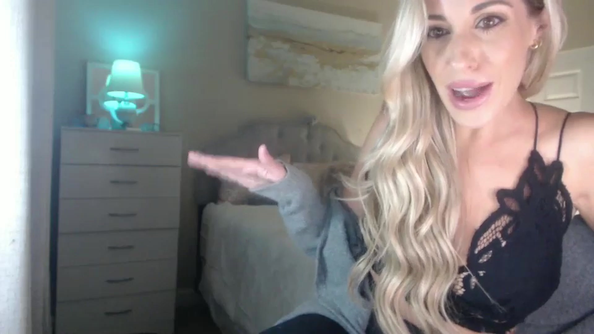 Gallery image thumbnail from Queen_bambii's myfreecams stream on, 09/28/2024, 07:32 image 7 of 20