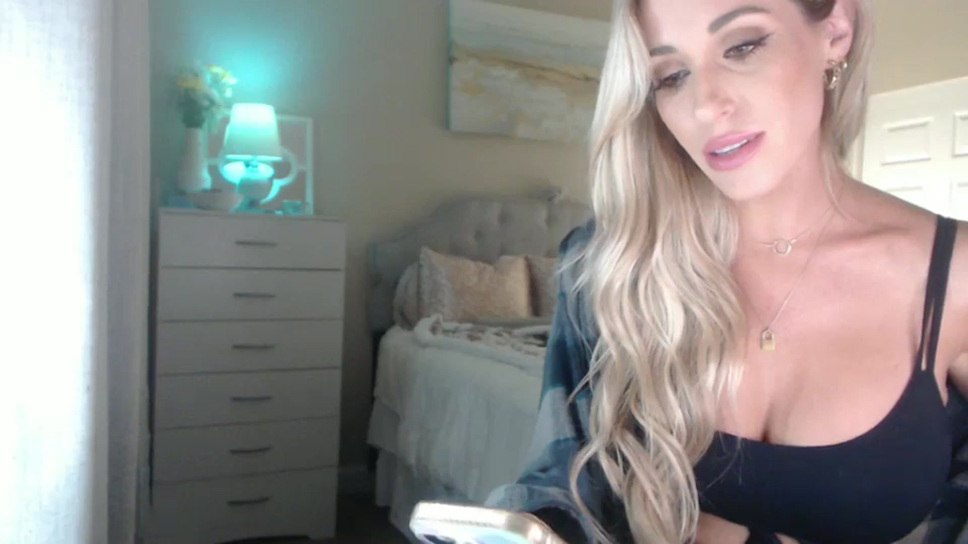 Gallery image thumbnail from Queen_bambii's myfreecams stream on, 10/04/2024, 03:56 image 7 of 20