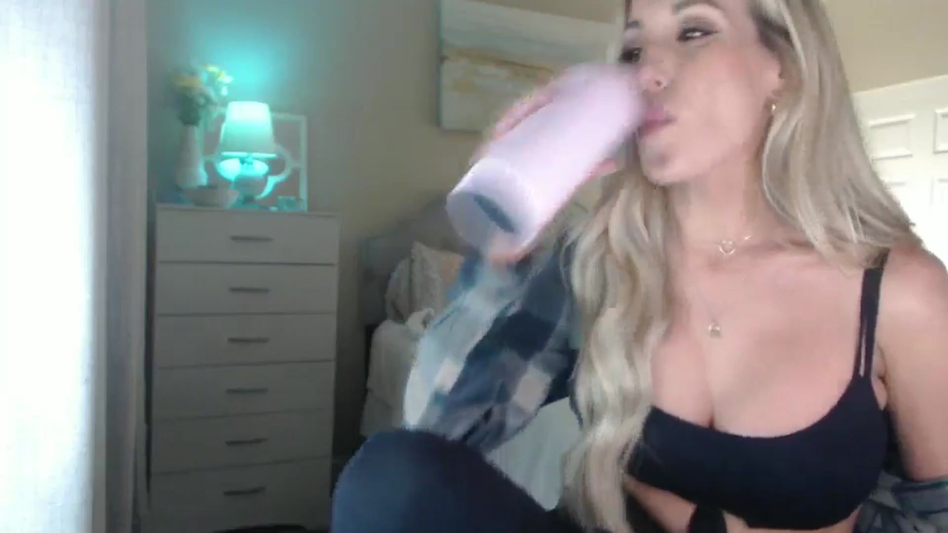 Gallery image thumbnail from Queen_bambii's myfreecams stream on, 10/04/2024, 03:56 image 2 of 20