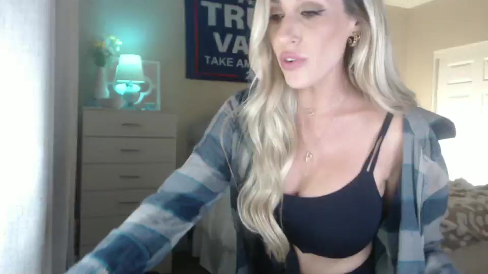 Gallery image thumbnail from Queen_bambii's myfreecams stream on, 10/04/2024, 05:18 image 14 of 20