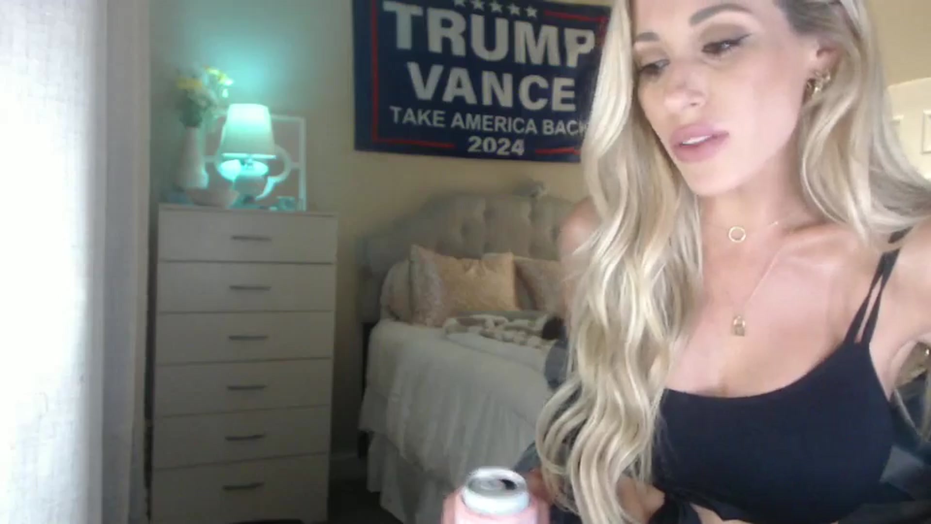 Gallery image thumbnail from Queen_bambii's myfreecams stream on, 10/04/2024, 05:18 image 11 of 20