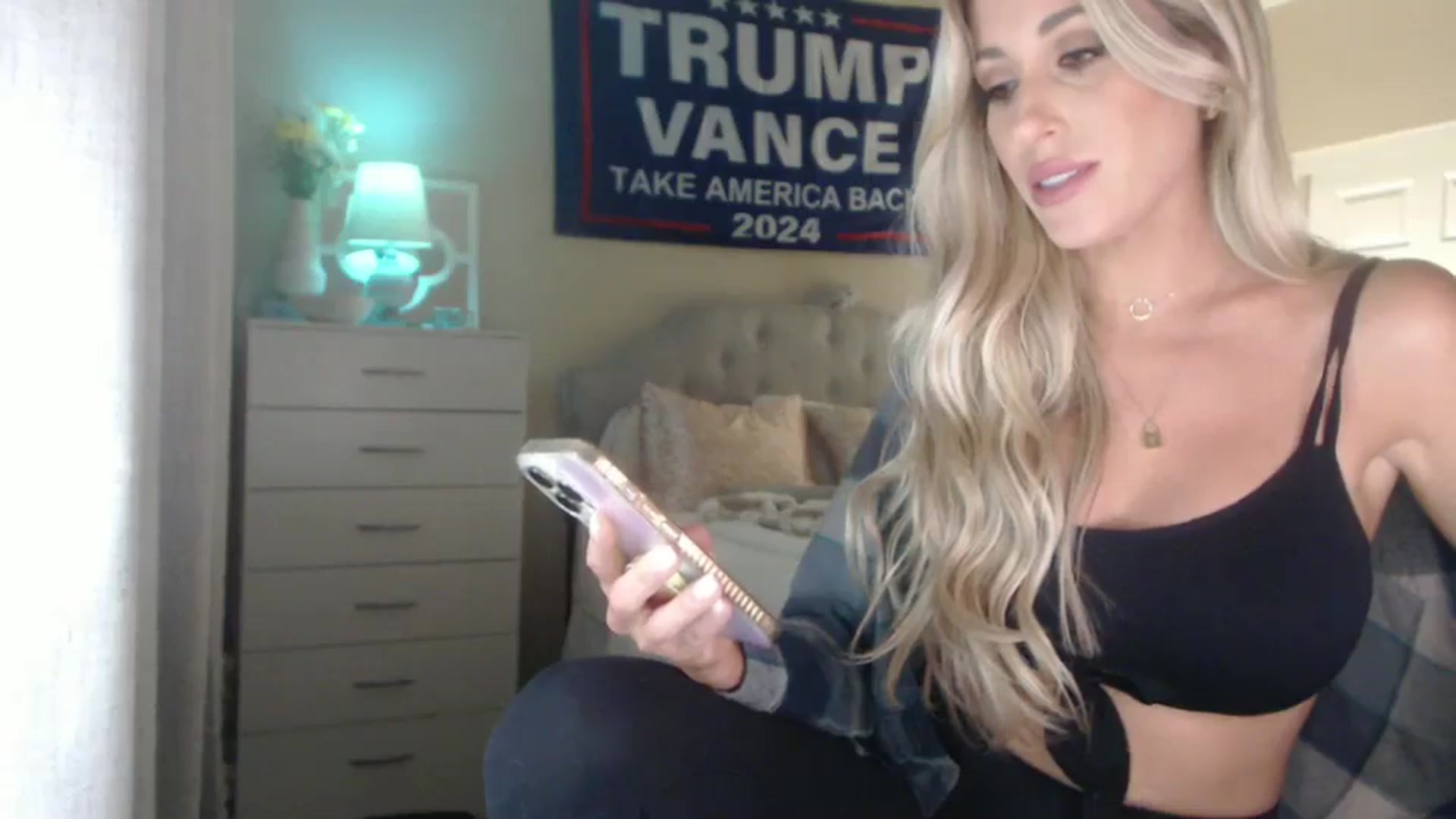 Gallery image thumbnail from Queen_bambii's myfreecams stream on, 10/04/2024, 05:18 image 16 of 20