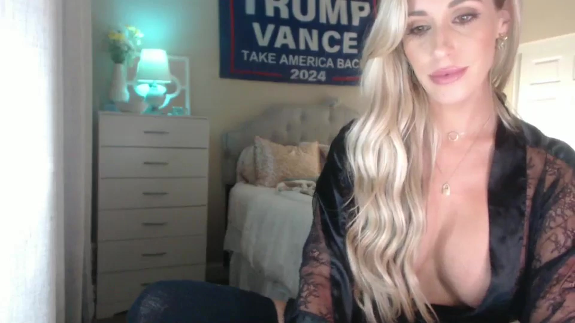 Gallery image thumbnail from Queen_bambii's myfreecams stream on, 10/04/2024, 06:07 image 8 of 20