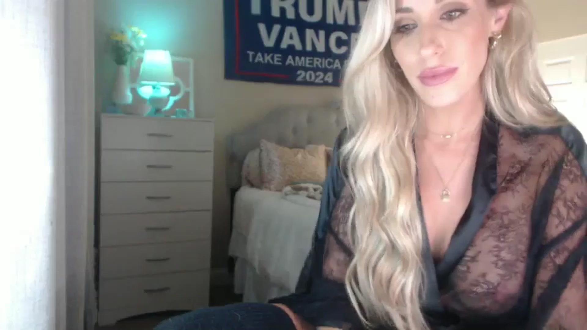 Gallery image thumbnail from Queen_bambii's myfreecams stream on, 10/04/2024, 06:07 image 15 of 20