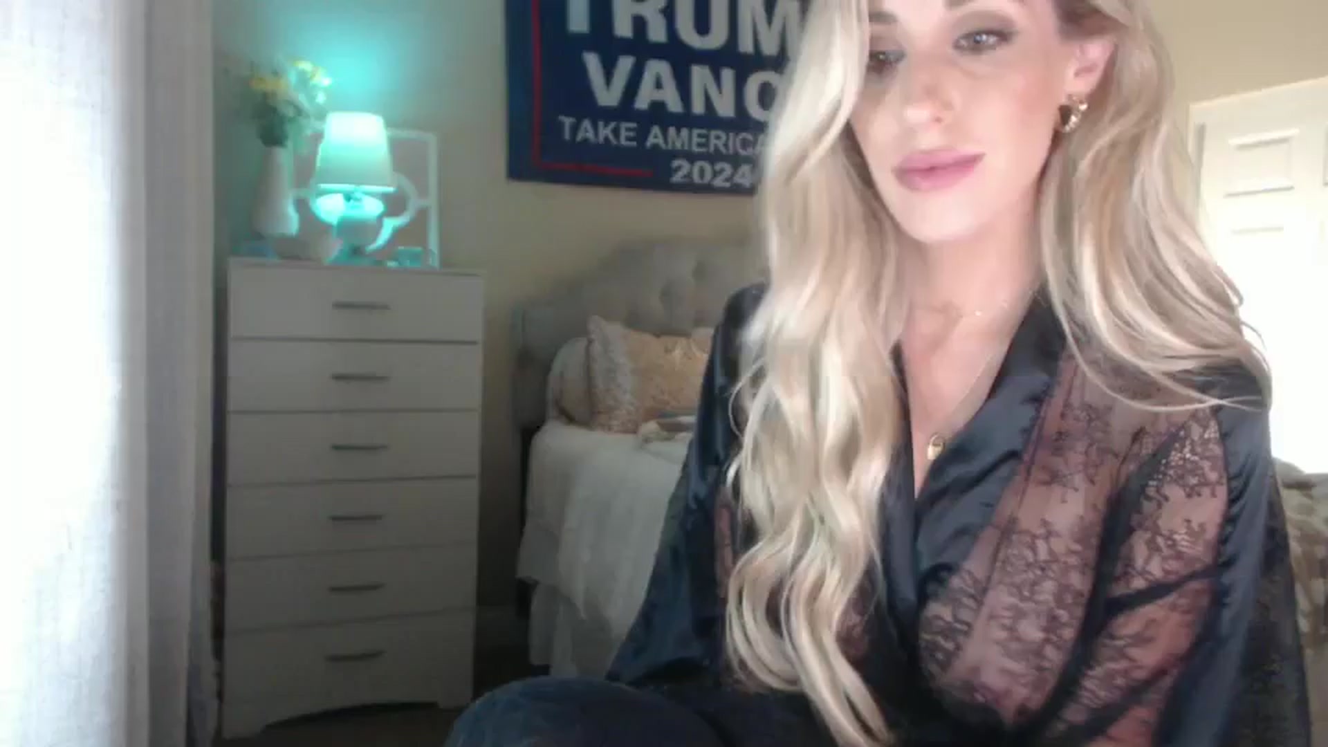 Gallery image thumbnail from Queen_bambii's myfreecams stream on, 10/04/2024, 06:07 image 17 of 20