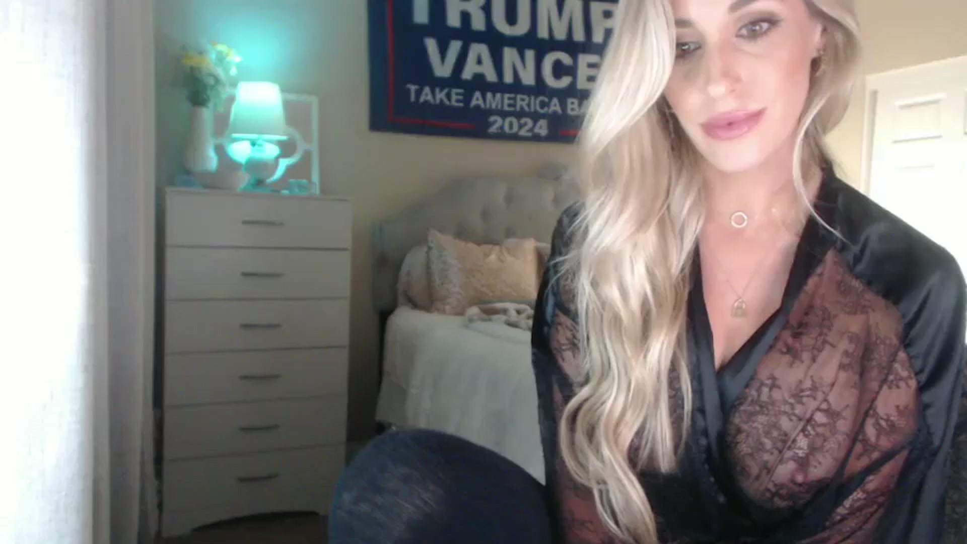 Gallery image thumbnail from Queen_bambii's myfreecams stream on, 10/04/2024, 06:07 image 12 of 20