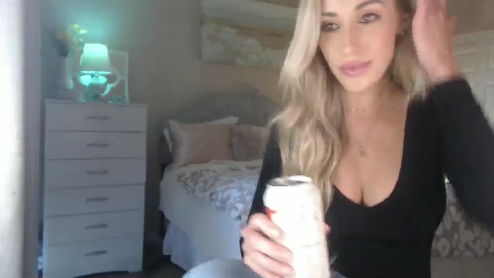 Gallery image thumbnail from Queen_bambii's myfreecams stream on, 10/08/2024, 23:02 image 8 of 20