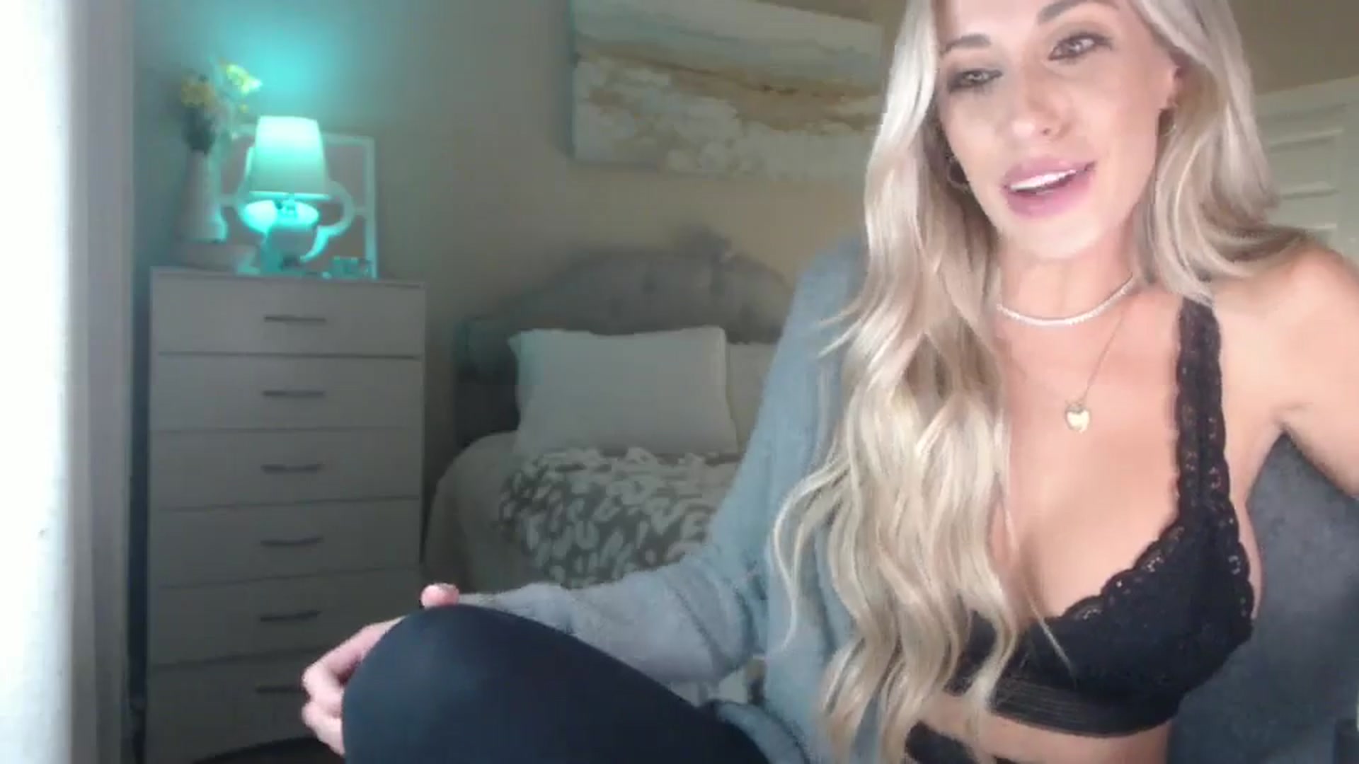 Gallery image thumbnail from Queen_bambii's myfreecams stream on, 10/10/2024, 05:26 image 8 of 20