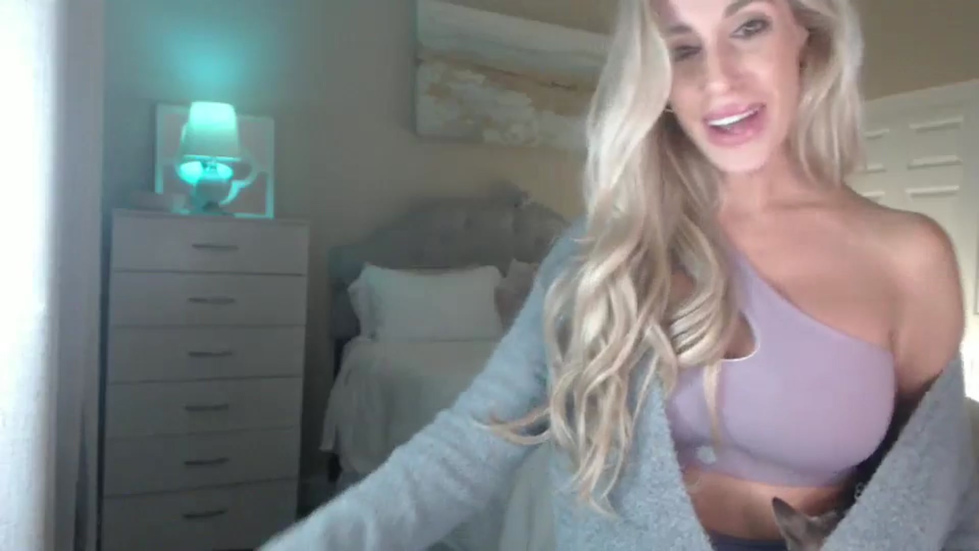 Gallery image thumbnail from Queen_bambii's myfreecams stream on, 10/15/2024, 06:52 image 20 of 20