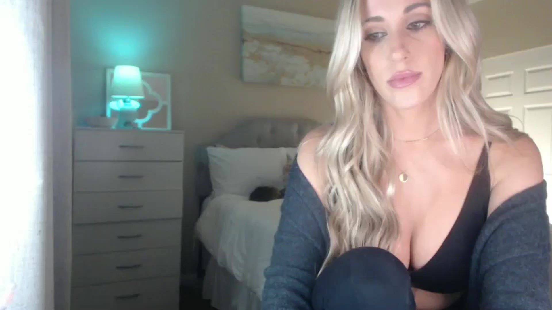 Gallery image thumbnail from Queen_bambii's myfreecams stream on, 10/19/2024, 06:47 image 1 of 20