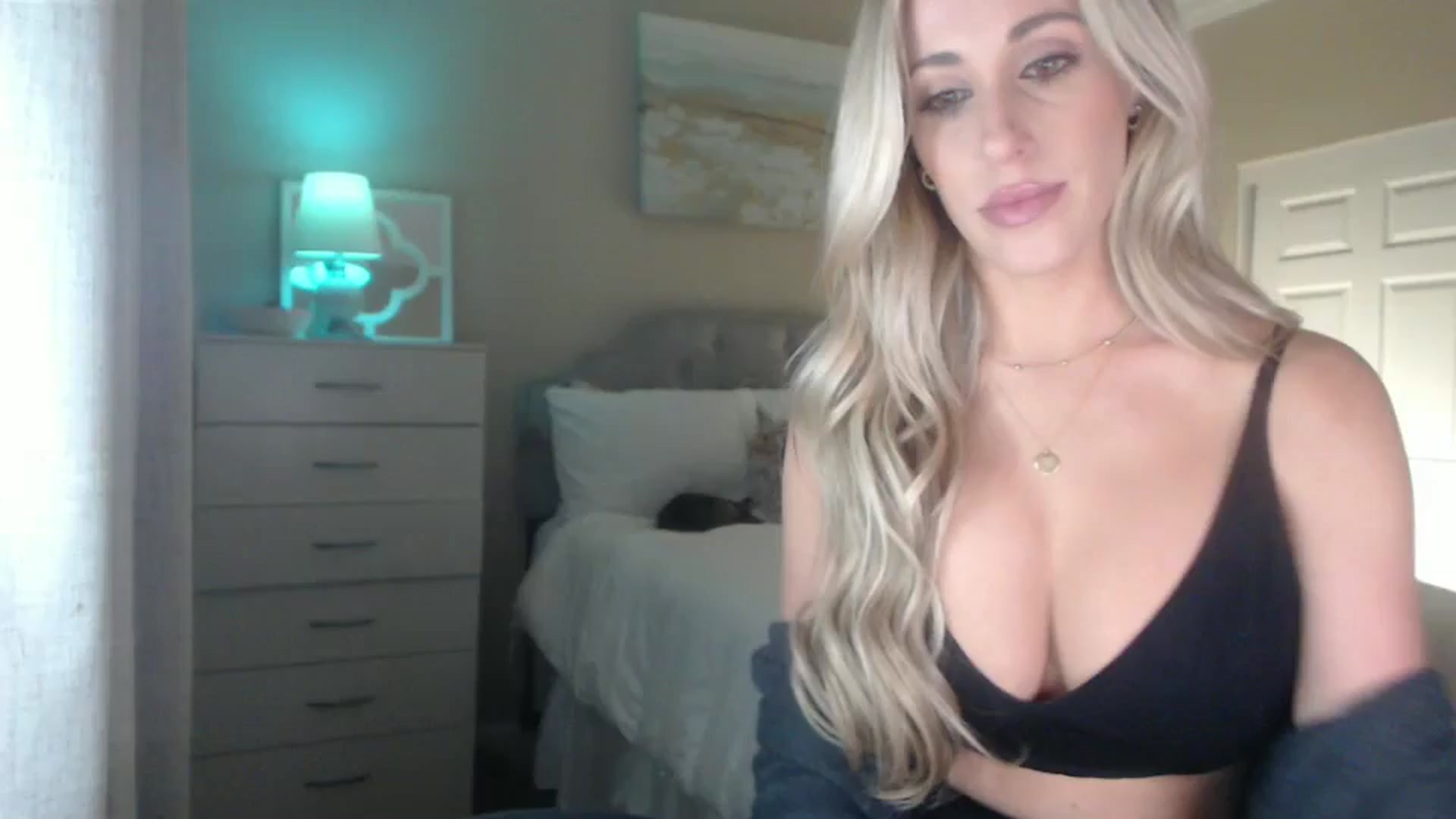 Gallery image thumbnail from Queen_bambii's myfreecams stream on, 10/19/2024, 06:47 image 6 of 20