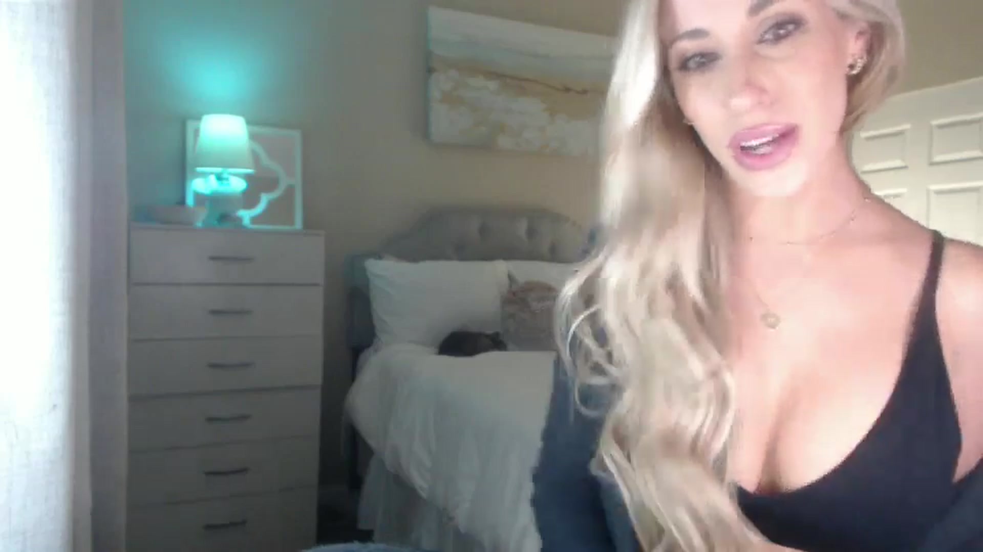 Gallery image thumbnail from Queen_bambii's myfreecams stream on, 10/19/2024, 06:47 image 8 of 20