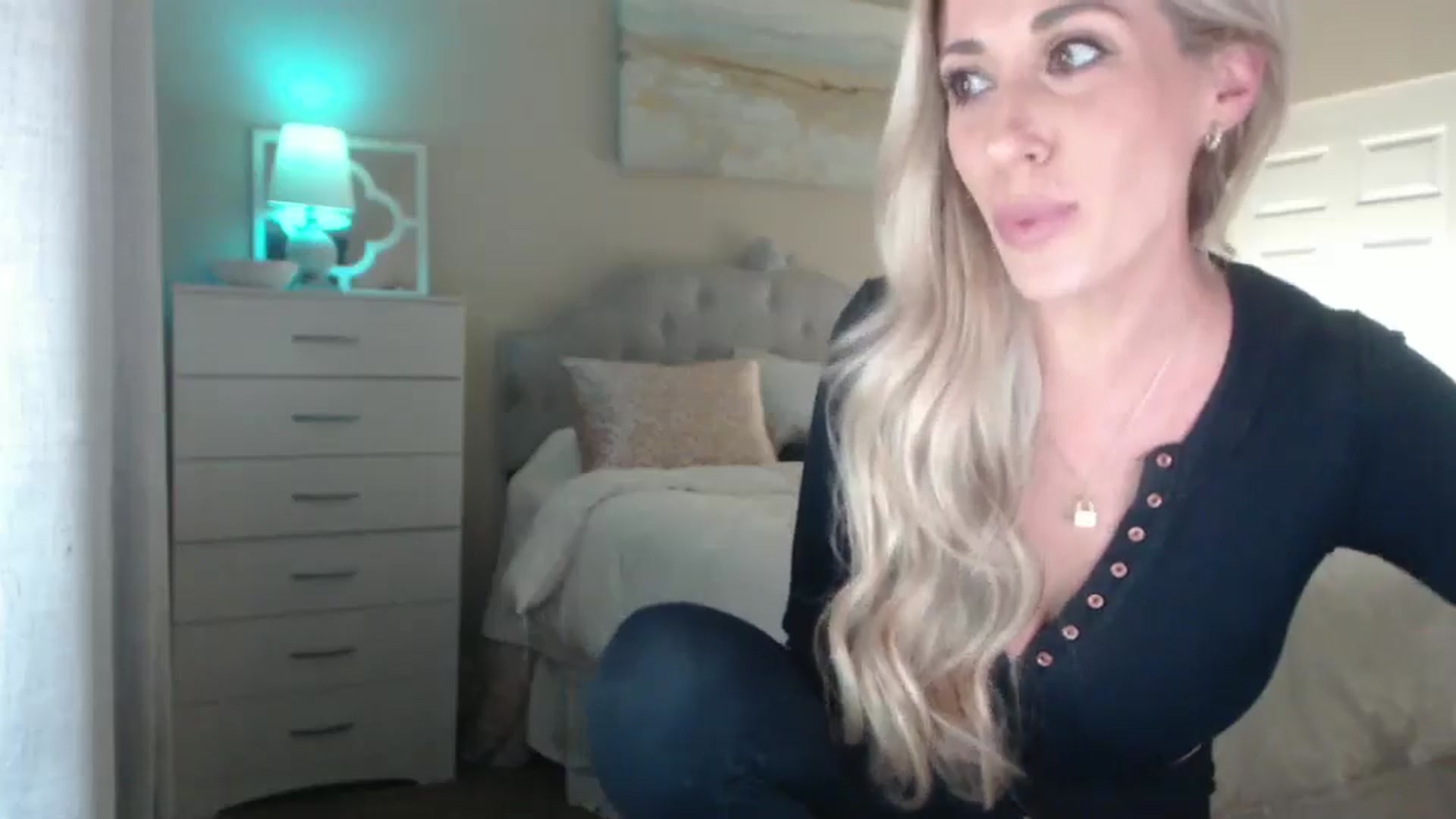 Gallery image thumbnail from Queen_bambii's myfreecams stream on, 10/23/2024, 05:08 image 8 of 20