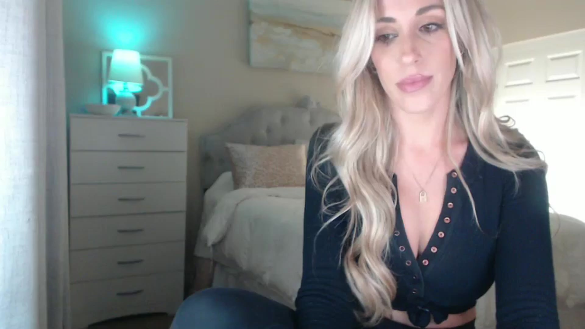 Gallery image thumbnail from Queen_bambii's myfreecams stream on, 10/23/2024, 05:08 image 12 of 20