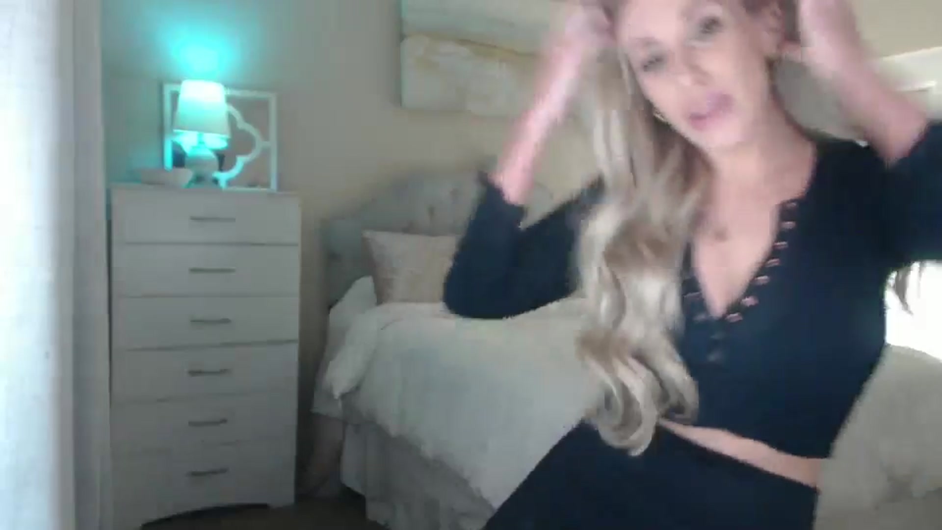 Gallery image thumbnail from Queen_bambii's myfreecams stream on, 10/23/2024, 05:08 image 10 of 20