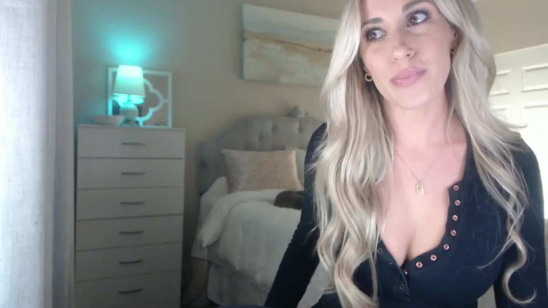 Gallery image thumbnail from Queen_bambii's myfreecams stream on, 10/23/2024, 05:08 image 3 of 20