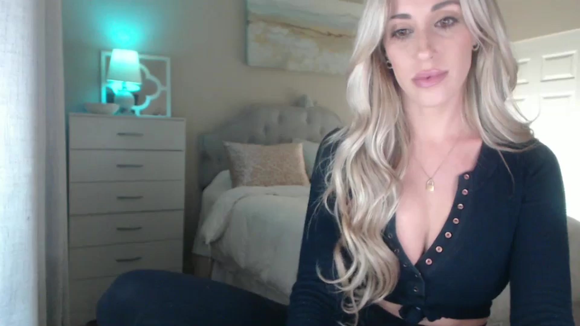 Gallery image thumbnail from Queen_bambii's myfreecams stream on, 10/23/2024, 05:08 image 14 of 20