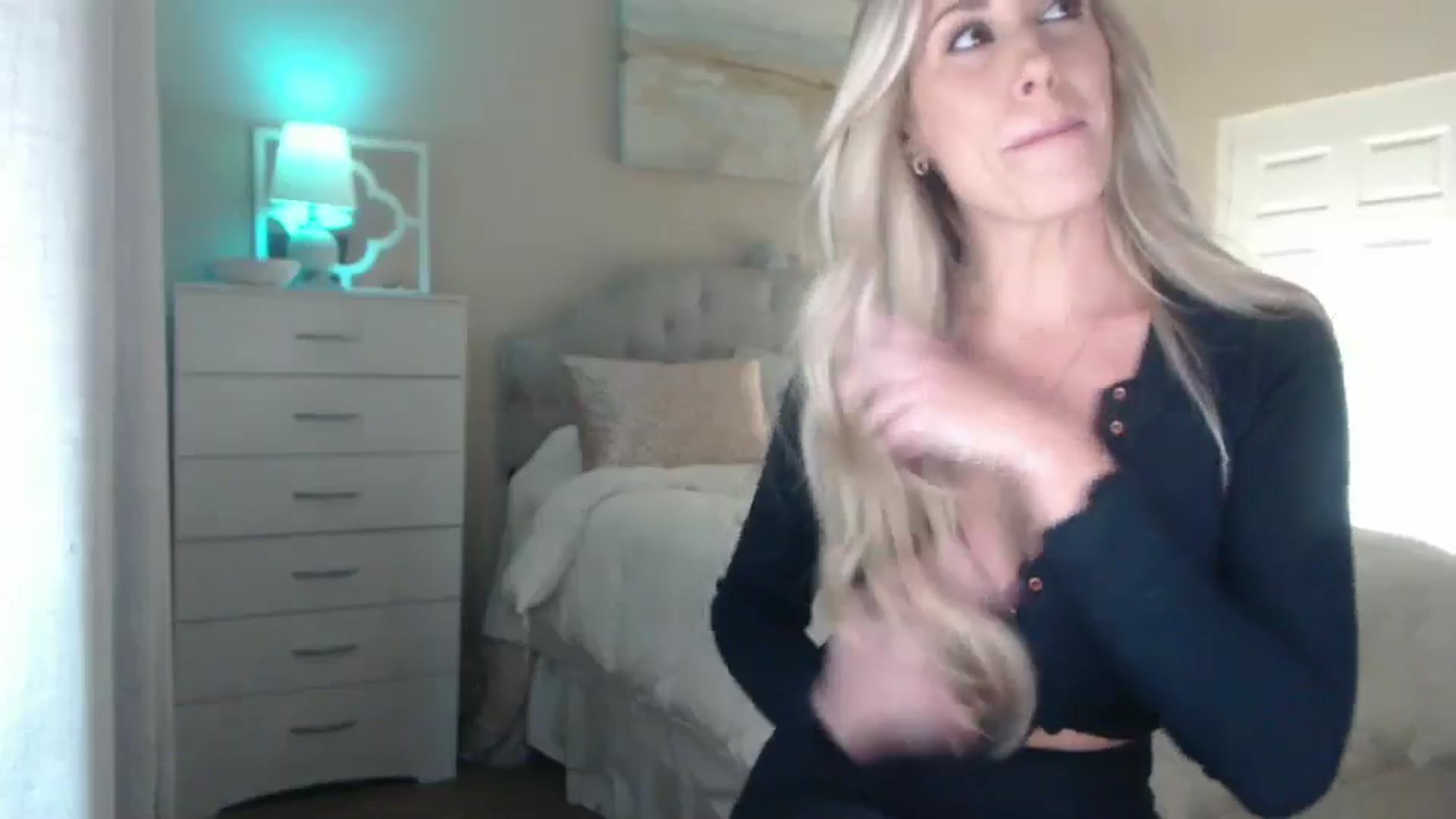 Gallery image thumbnail from Queen_bambii's myfreecams stream on, 10/23/2024, 05:08 image 17 of 20