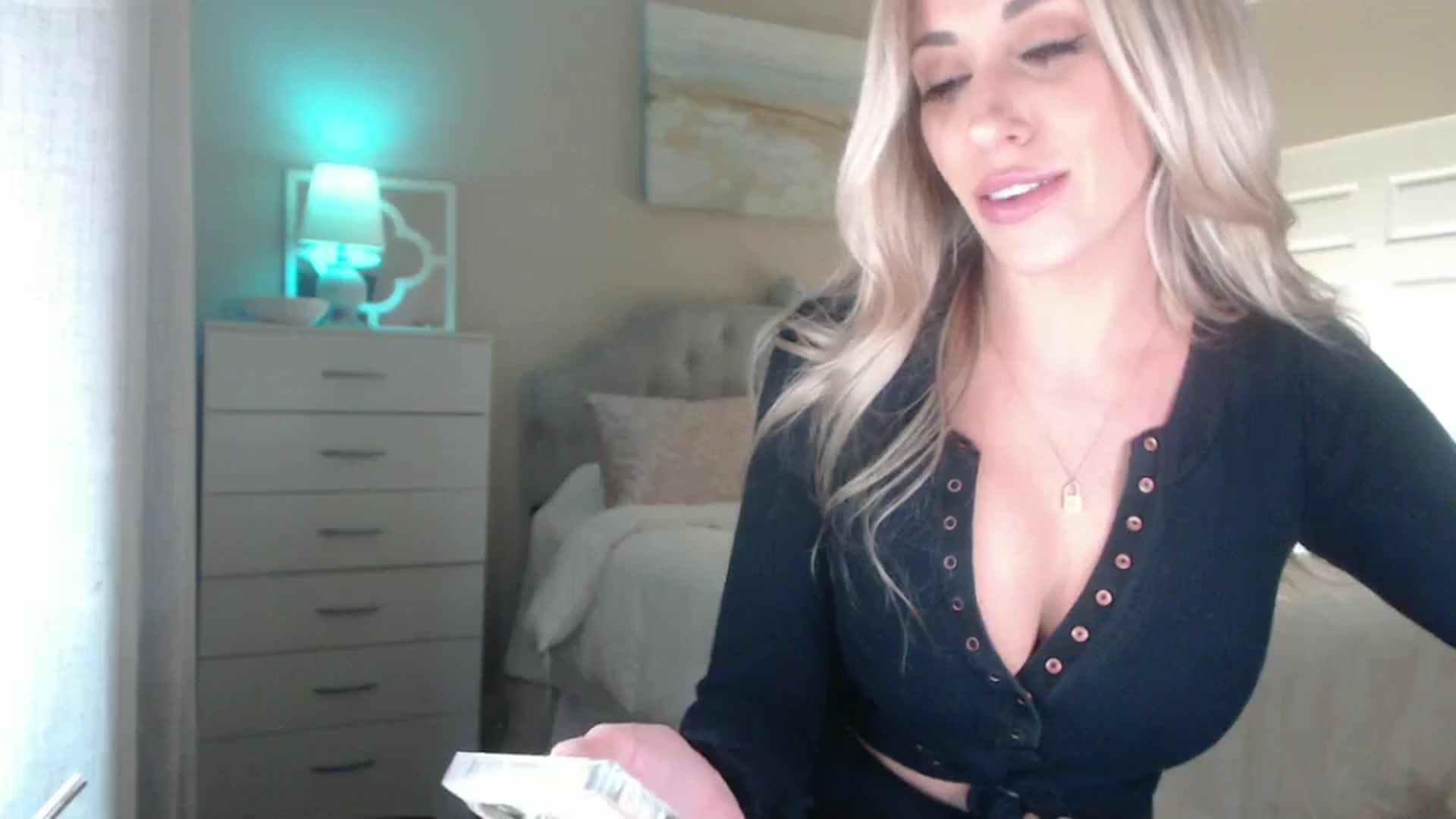 Gallery image thumbnail from Queen_bambii's myfreecams stream on, 10/23/2024, 05:08 image 18 of 20