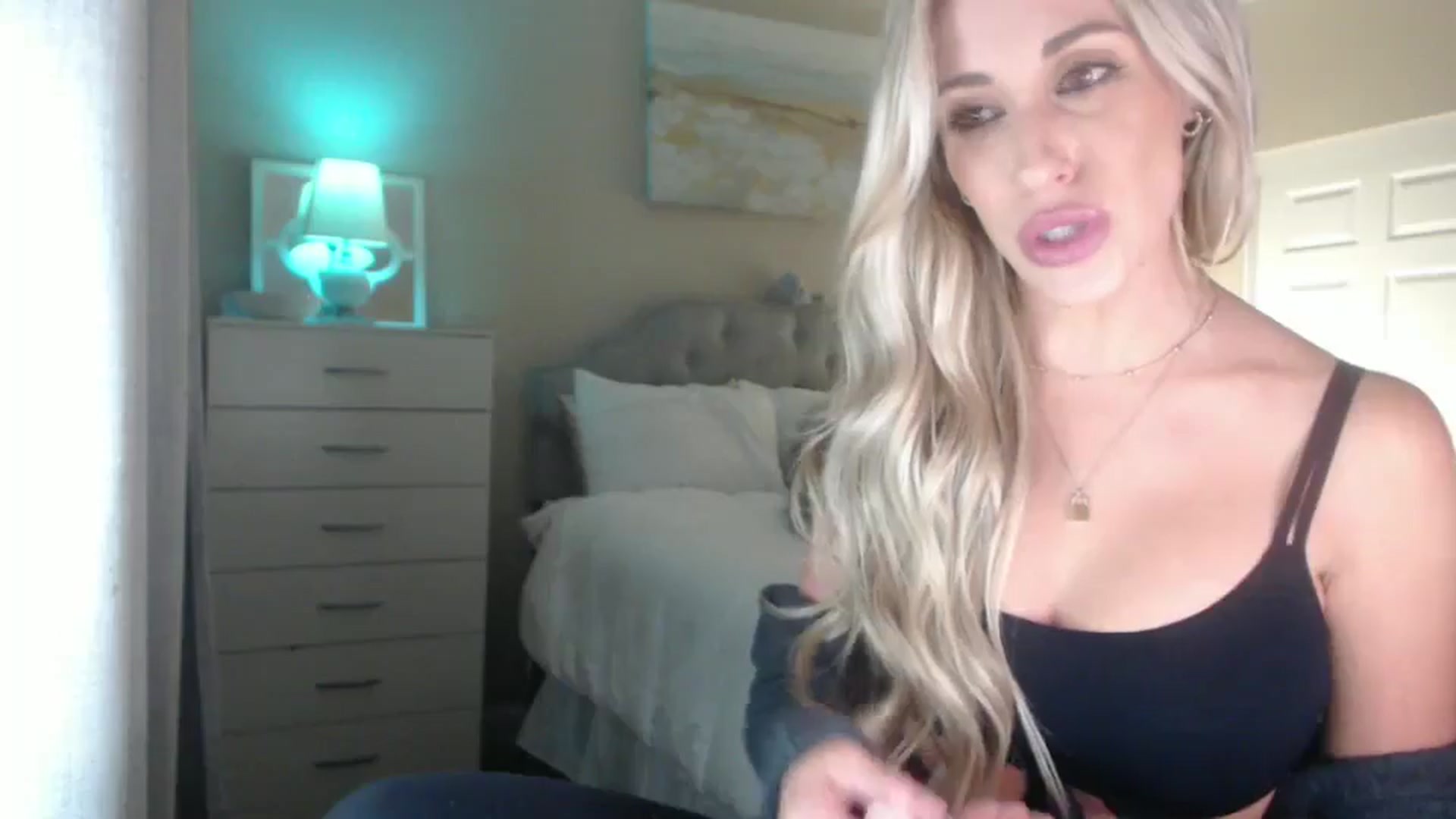 Gallery image thumbnail from Queen_bambii's myfreecams stream on, 10/30/2024, 06:41 image 7 of 20