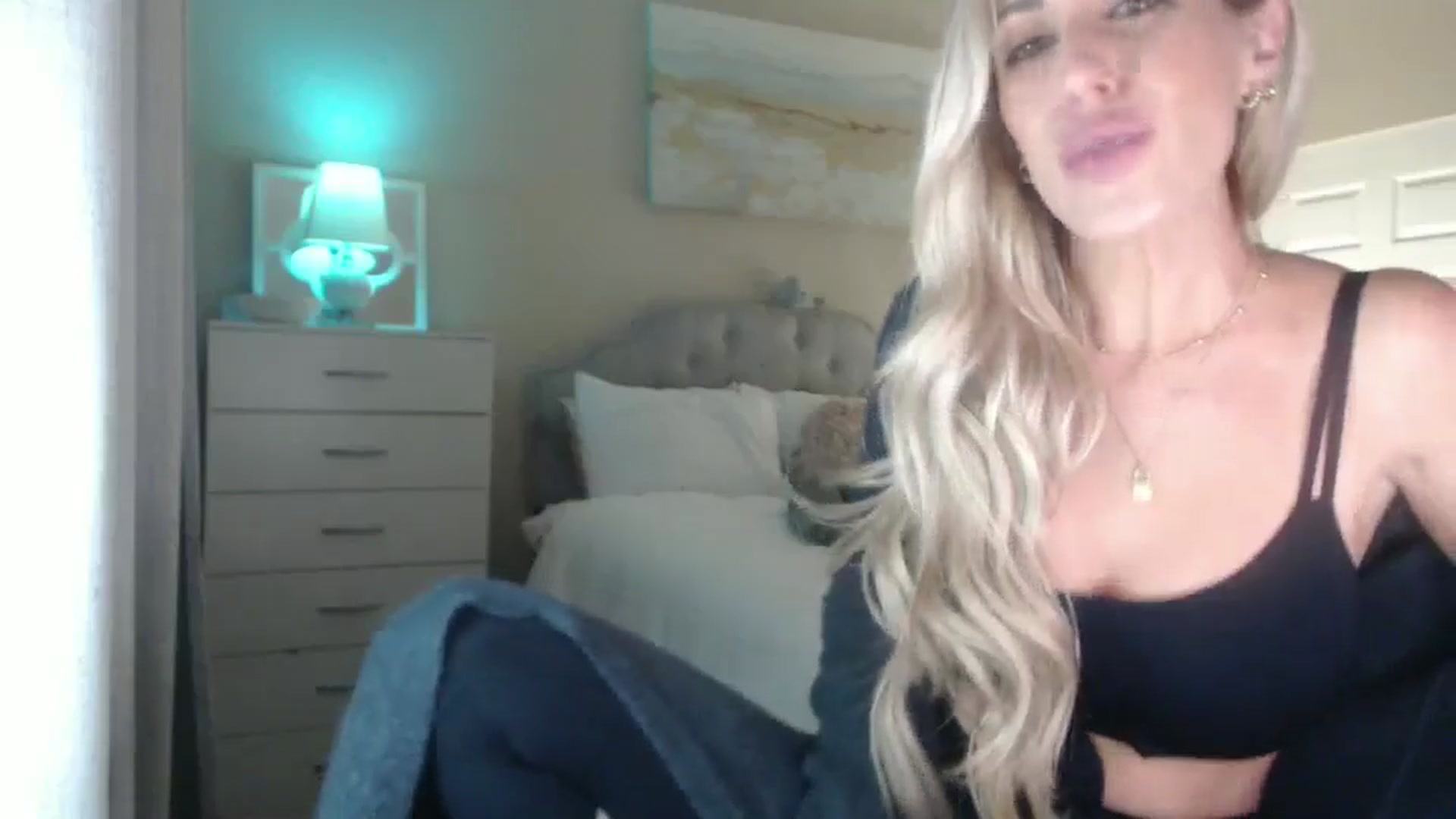 Gallery image thumbnail from Queen_bambii's myfreecams stream on, 10/30/2024, 06:41 image 17 of 20