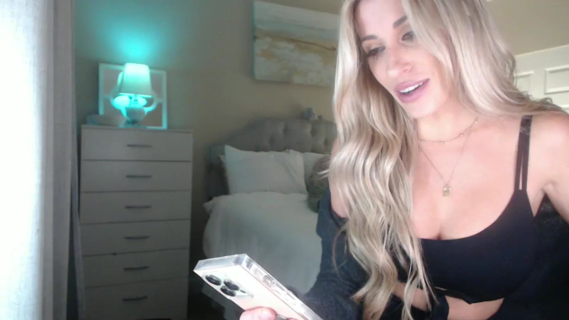 Gallery image thumbnail from Queen_bambii's myfreecams stream on, 10/30/2024, 06:41 image 18 of 20