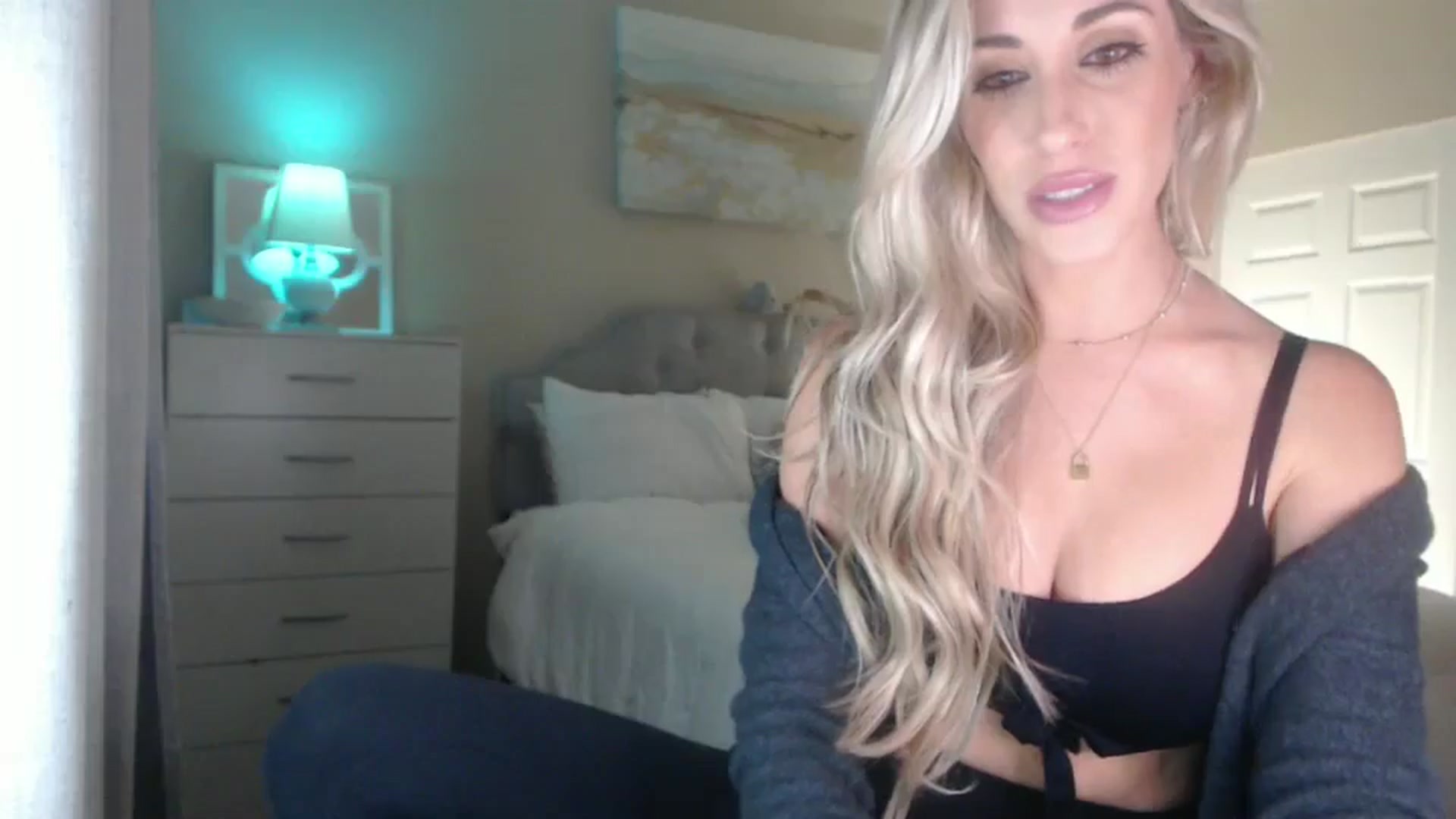 Gallery image thumbnail from Queen_bambii's myfreecams stream on, 10/30/2024, 06:41 image 3 of 20