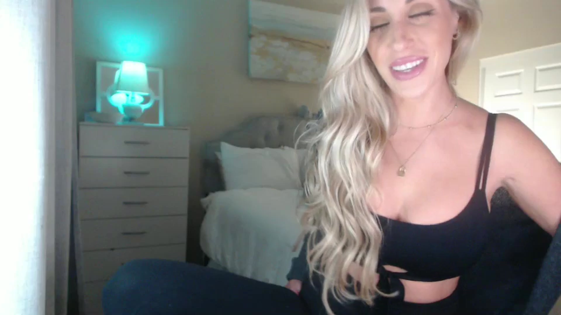 Gallery image thumbnail from Queen_bambii's myfreecams stream on, 10/30/2024, 06:41 image 8 of 20