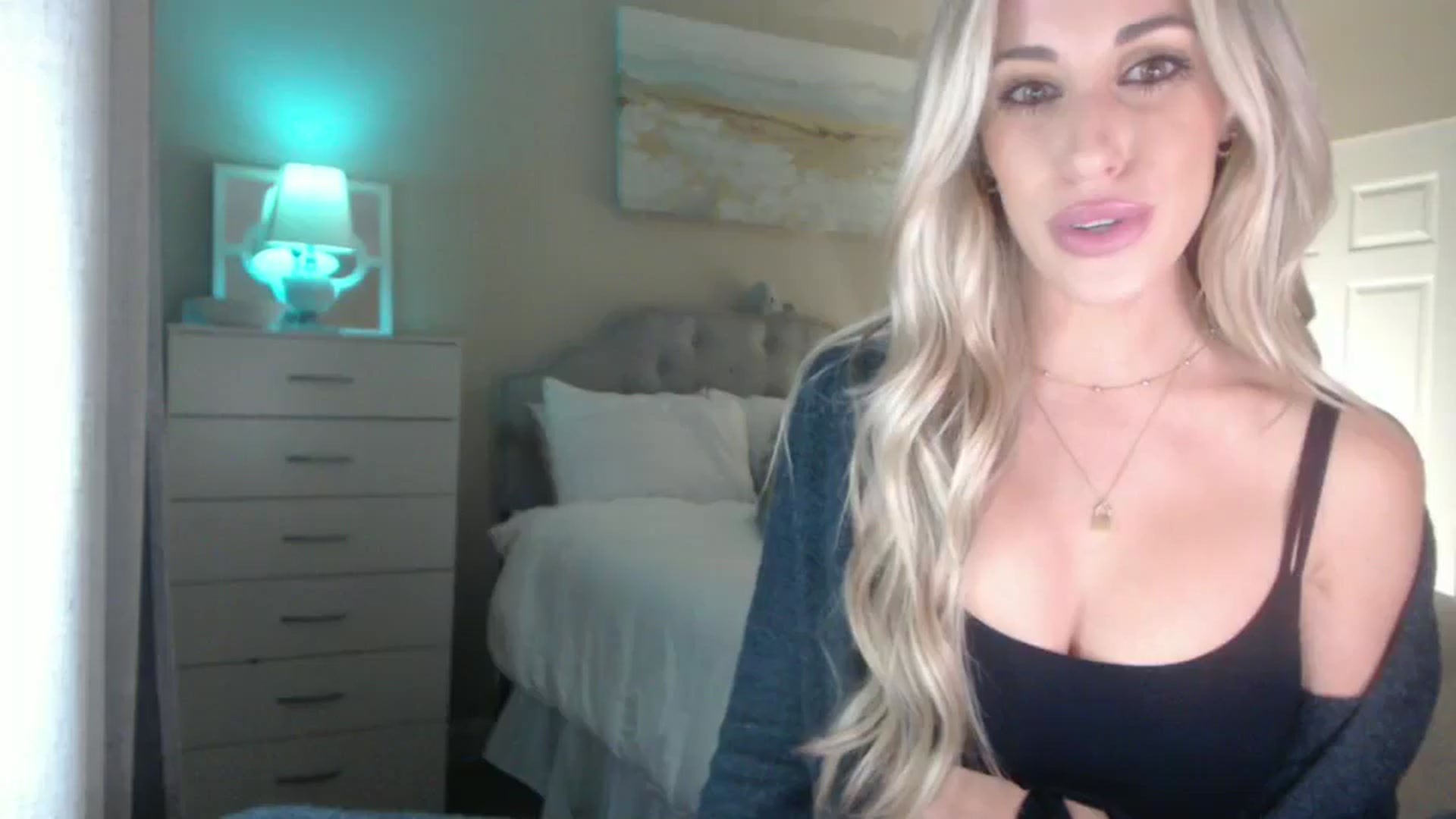 Gallery image thumbnail from Queen_bambii's myfreecams stream on, 10/30/2024, 06:41 image 4 of 20