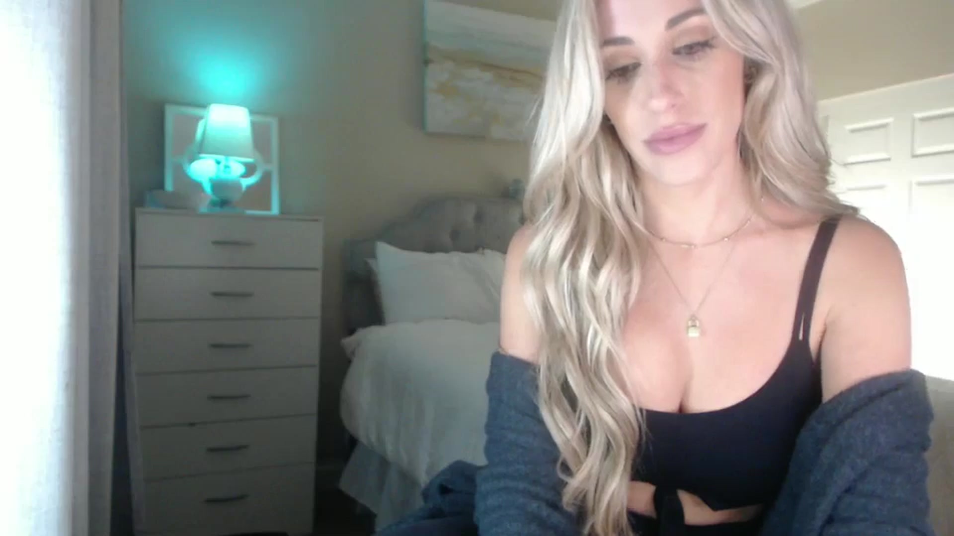 Gallery image thumbnail from Queen_bambii's myfreecams stream on, 10/30/2024, 06:41 image 14 of 20