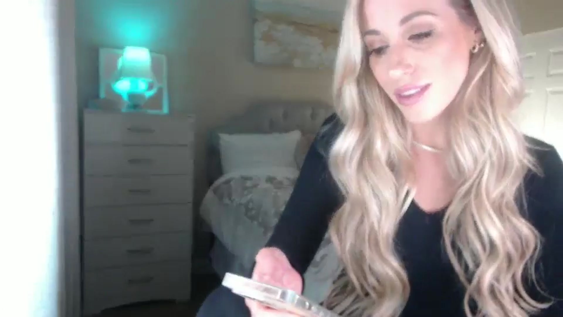 Gallery image thumbnail from Queen_bambii's myfreecams stream on, 11/03/2024, 05:31 image 7 of 20
