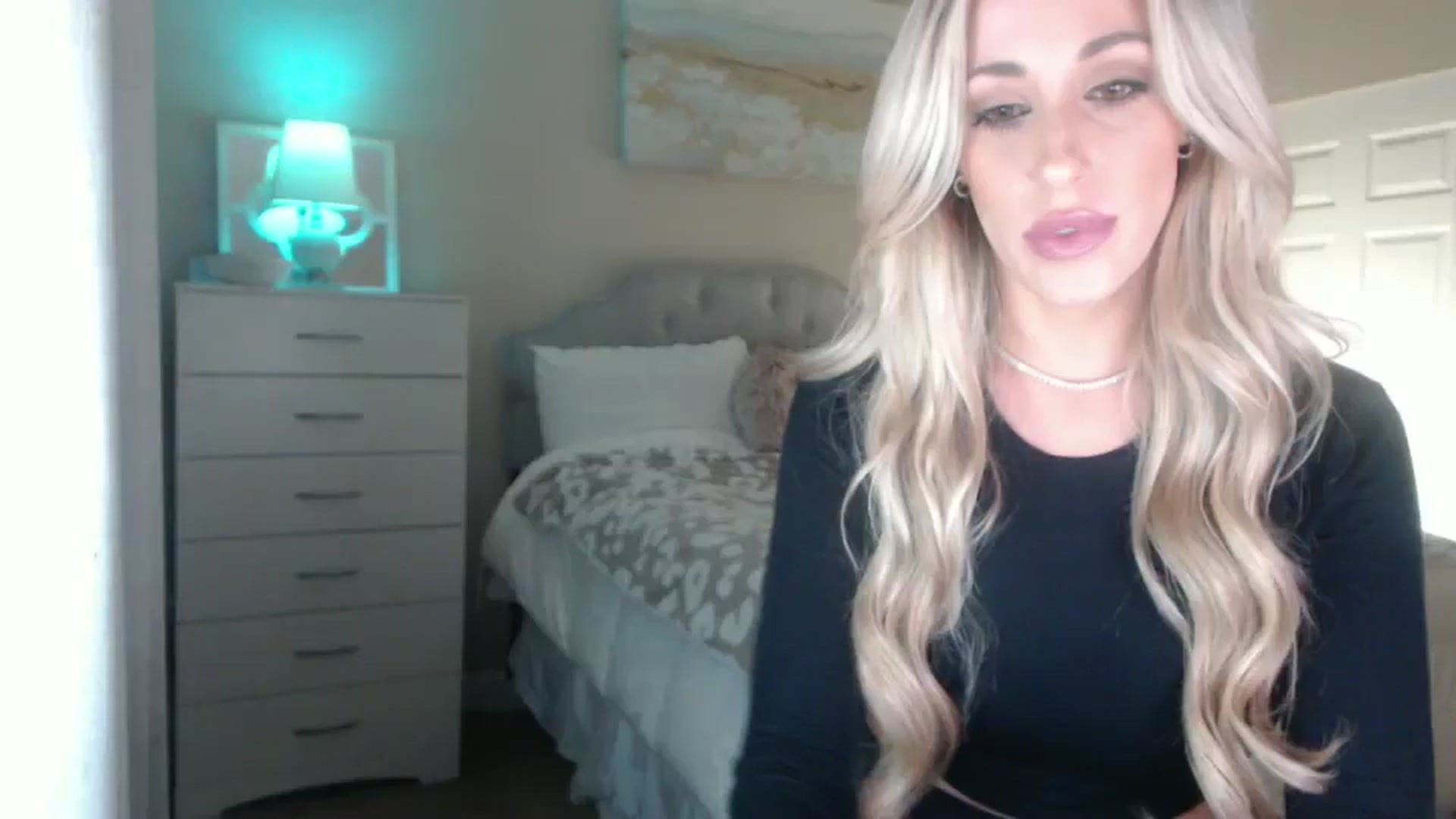 Gallery image thumbnail from Queen_bambii's myfreecams stream on, 11/03/2024, 05:31 image 1 of 20
