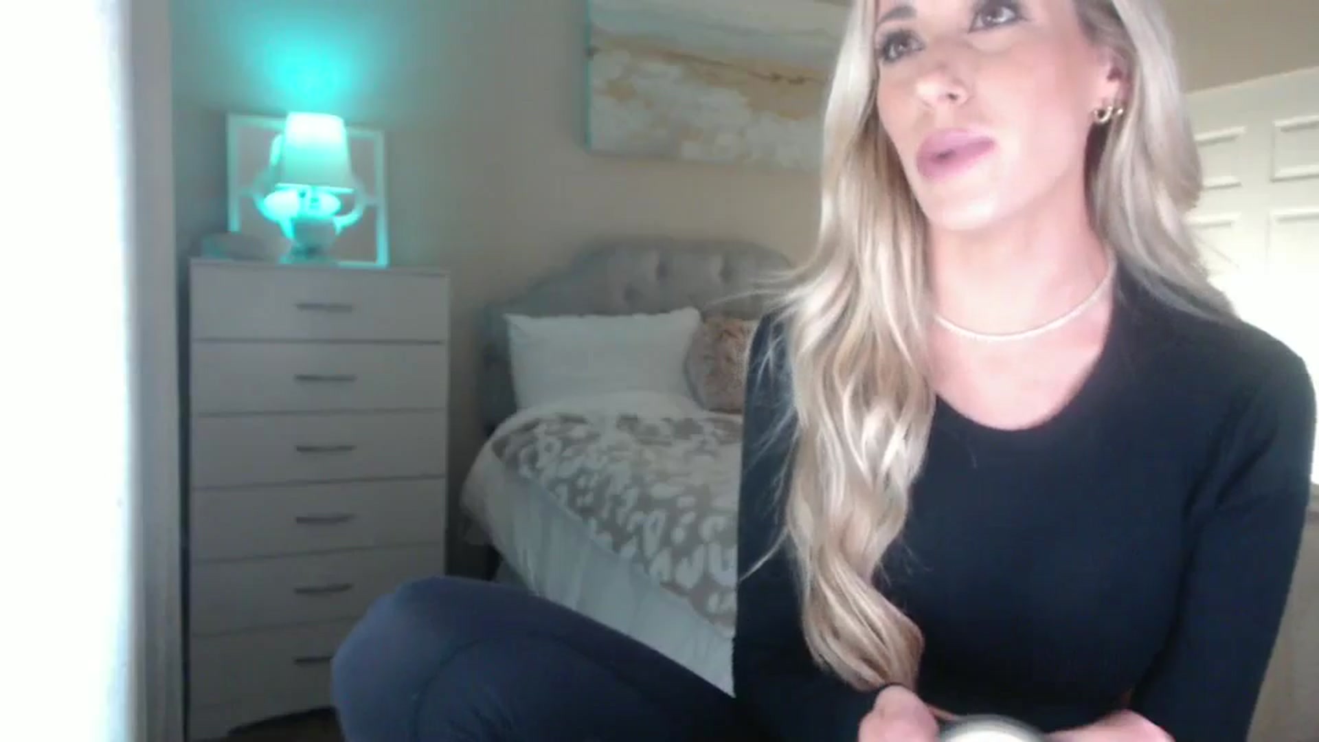 Gallery image thumbnail from Queen_bambii's myfreecams stream on, 11/03/2024, 05:31 image 6 of 20
