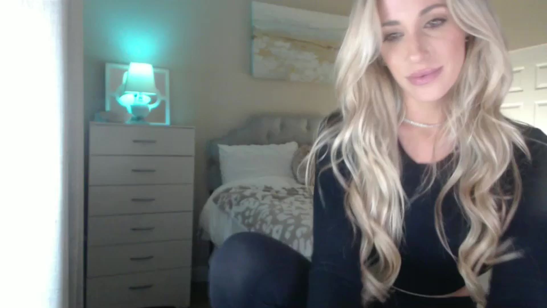 Gallery image thumbnail from Queen_bambii's myfreecams stream on, 11/03/2024, 05:31 image 17 of 20