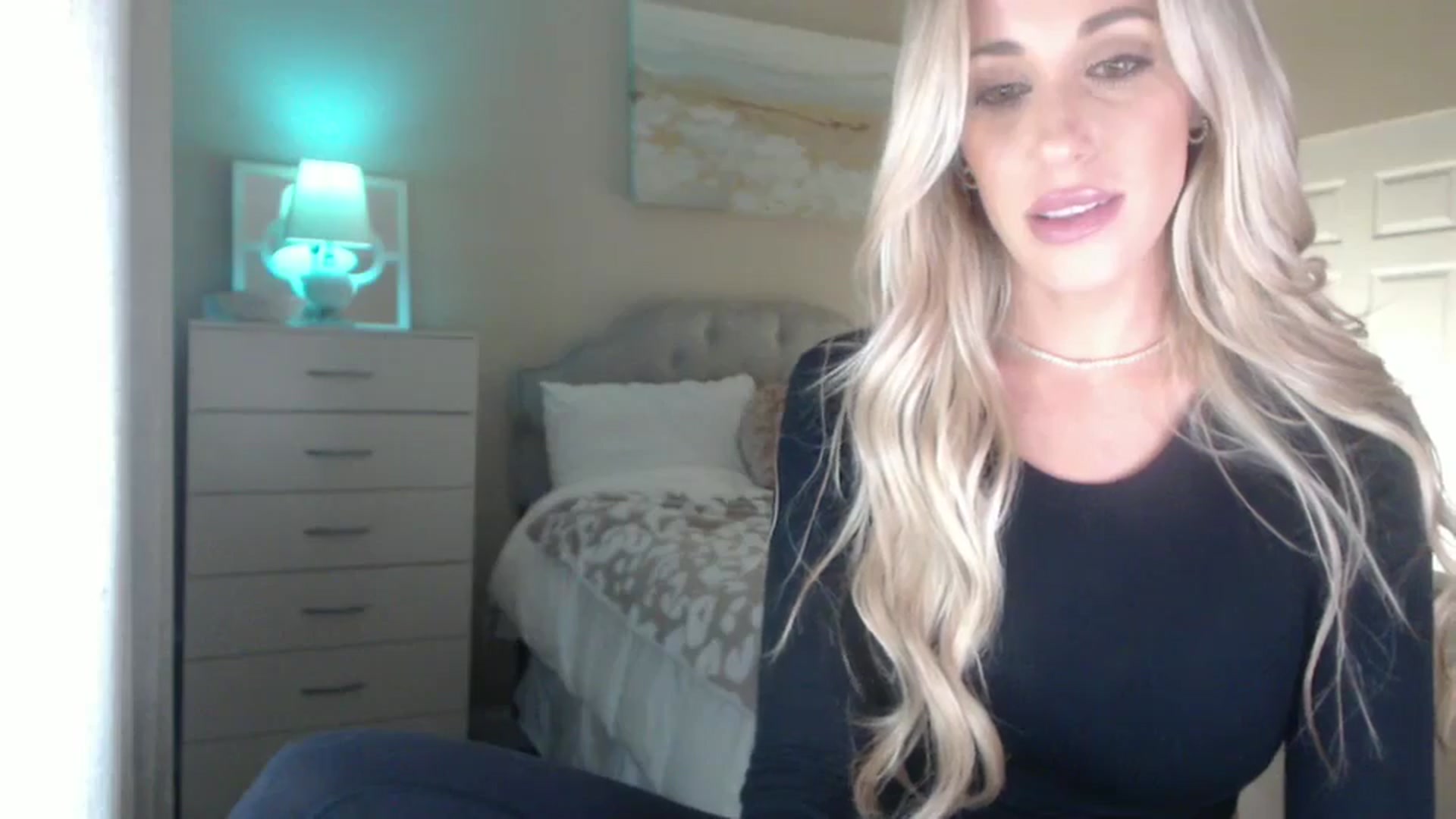 Gallery image thumbnail from Queen_bambii's myfreecams stream on, 11/03/2024, 05:31 image 11 of 20