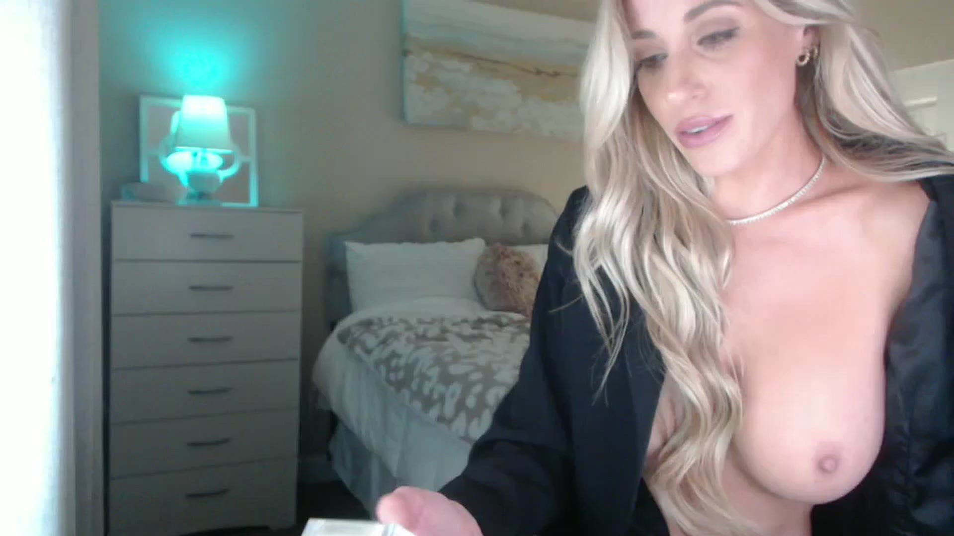 Gallery image thumbnail from Queen_bambii's myfreecams stream on, 11/03/2024, 06:07 image 7 of 20